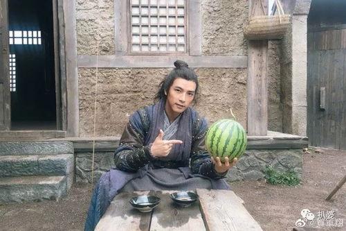 吃大瓜的群众视频,视频中的真实生活瞬间